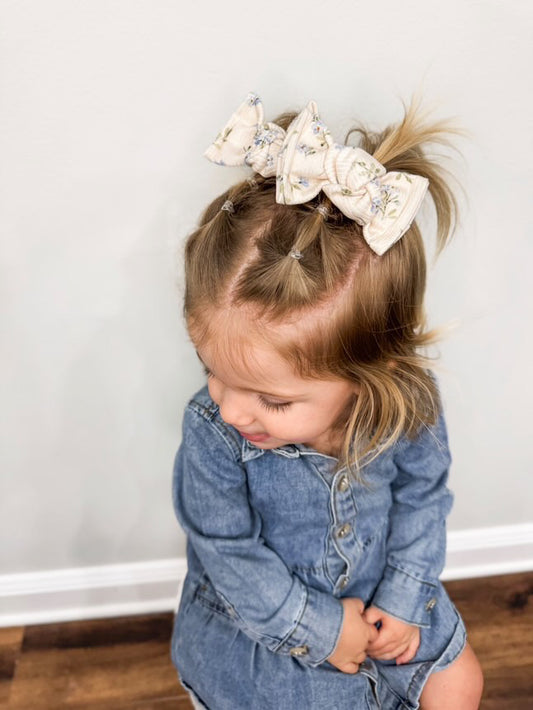 Spring Blooms Cream Knotted Piggies