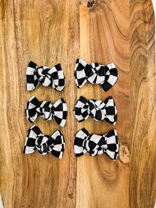 Checkered knotted piggies