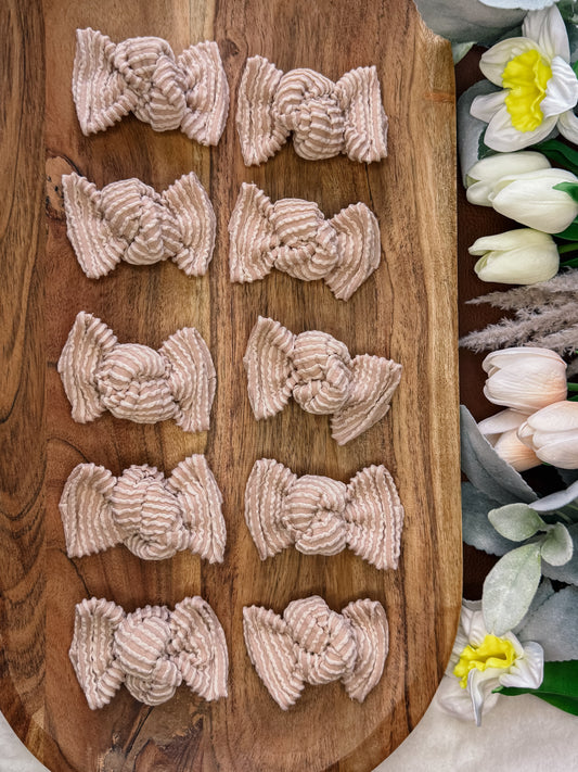 Nude knotted Piggies